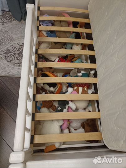 Детская кроватка из массива