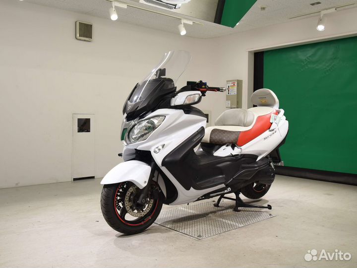 Suzuki SkyWave 650 LX