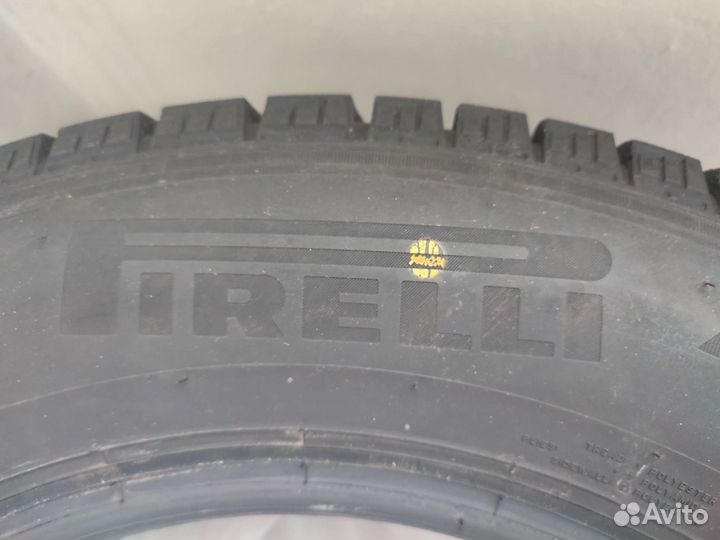 Pirelli Ice Zero FR 215/65 R16