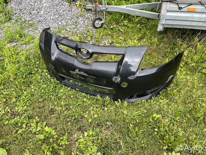 Бампер передний toyota auris