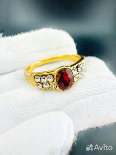 Винтажное кольцо Англия красное