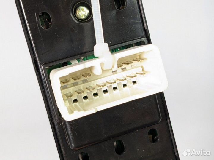 Блок управления стеклоподъемниками Hyundai Tucson