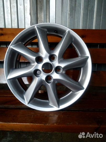 Один литой диск R16 Toyota