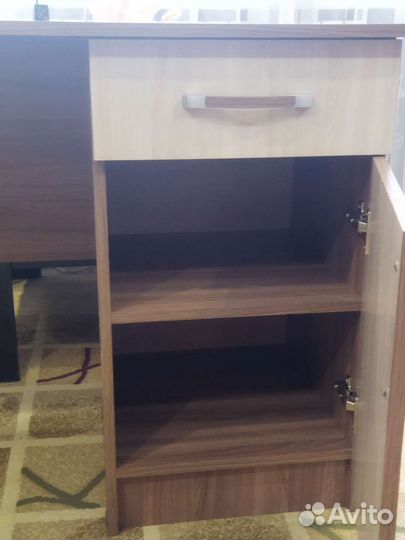 Детский письменный стол