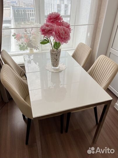 Стол обеденный стеклянный