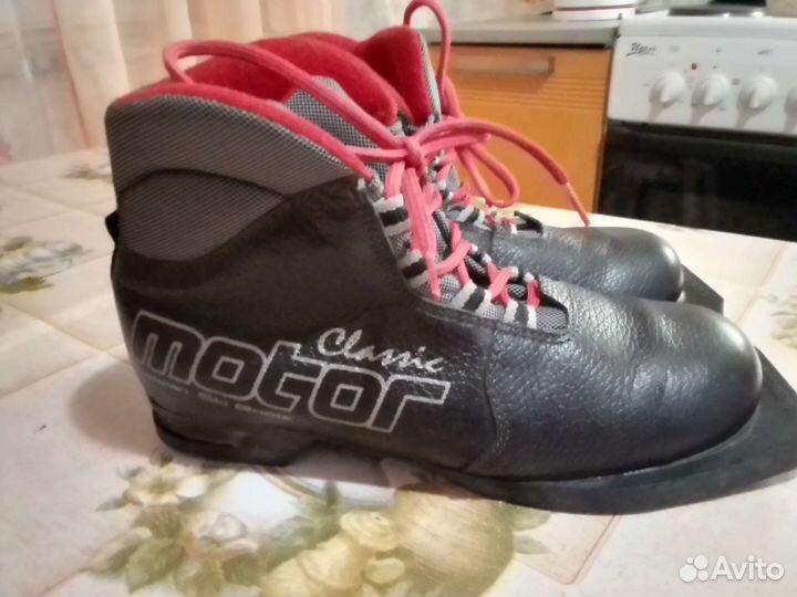 Лыжные ботинки