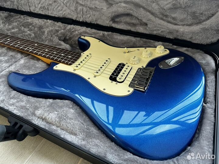 Fender American Ultra Stratocaster HSS Cobra Blue