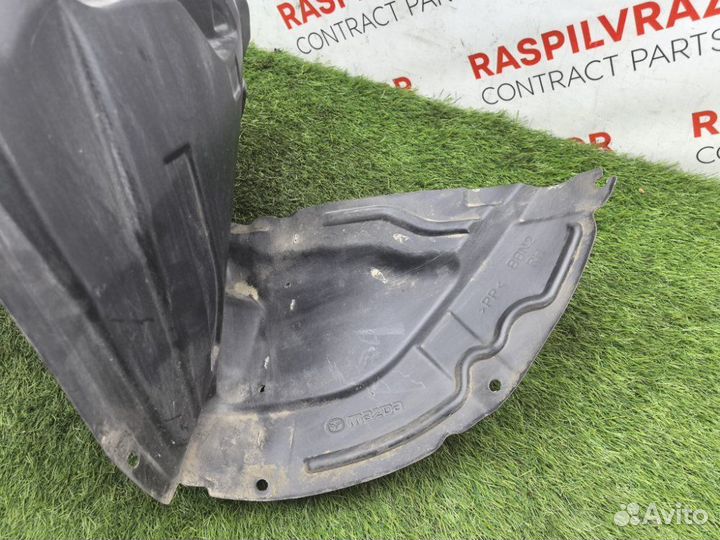 Подкрылок передний правый Mazda Axela blefw 2009