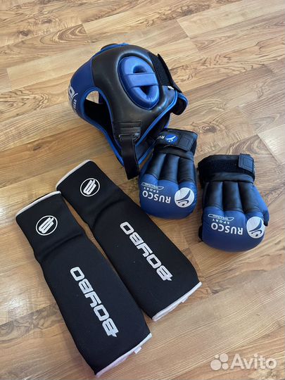 Шлем, Защита голени, Перчатки