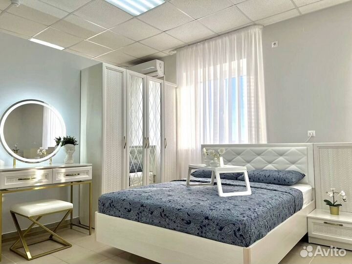 Кровать интерьерная