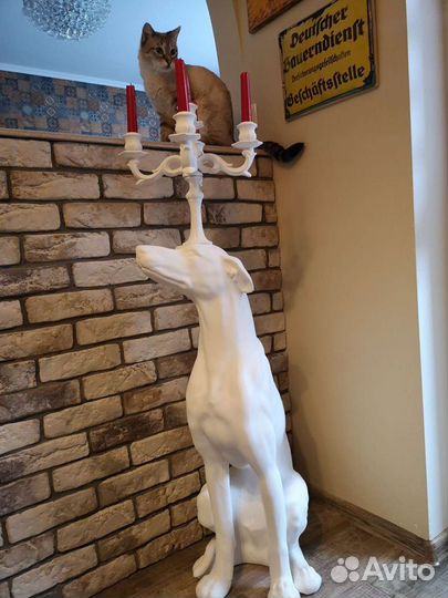 Статуя собаки