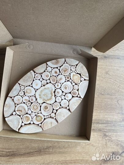 Подставка под горячее панно из можжевельника