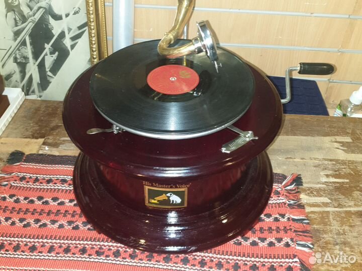 Граммофон с трубой