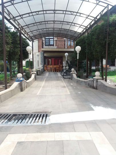 Дом 400 м² на участке 12 сот.