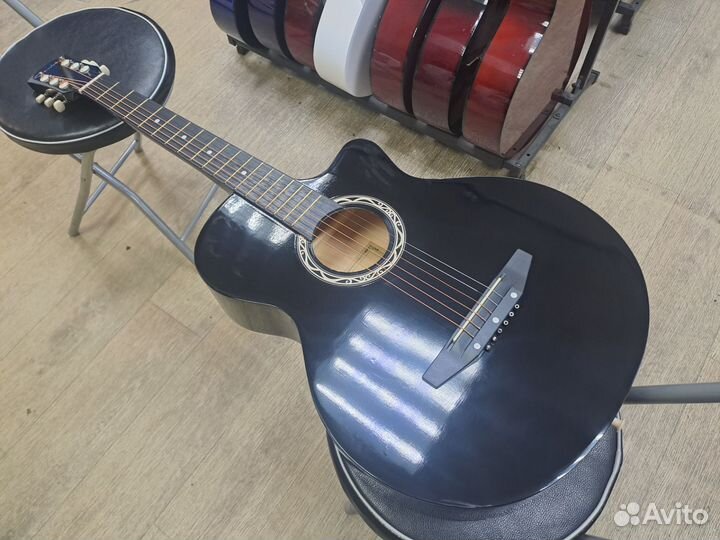 Гитара акустическая чёрная на металлических струн