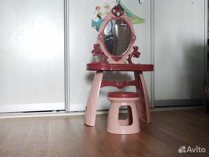 Детский туалетный столик для девочки