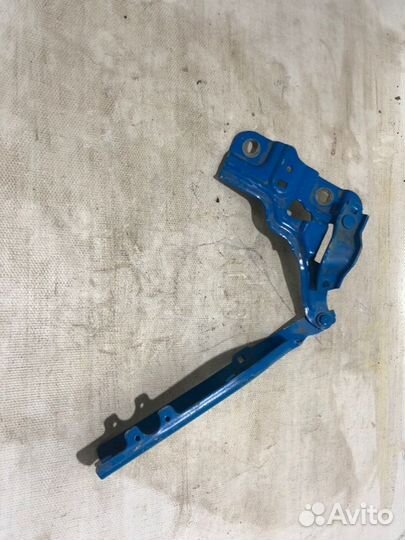 Петли капота передние левые Audi Q3 8U