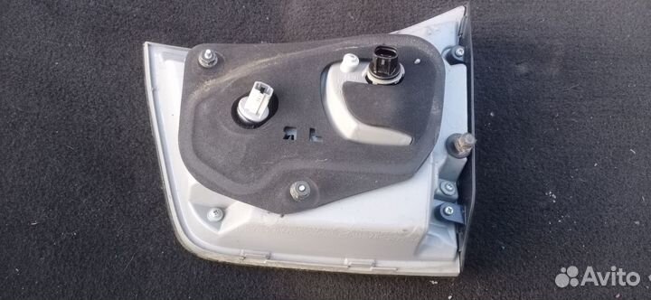 Фонарь крышки багажника левый Lexus RX400h