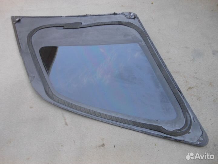 Стекло кузовное глухое левое Suzuki Grand Vitara