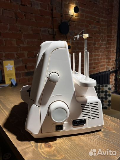 Оверлок Merrylock 005