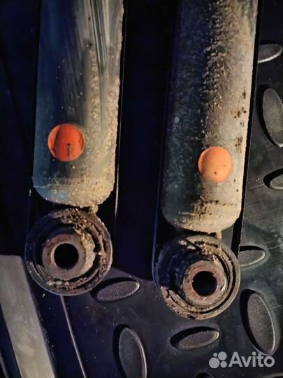 Задние амортизаторы Nissan Juke