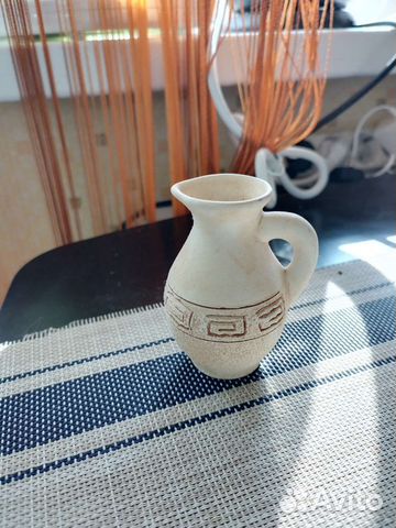 Декоративный керамический кувшинчик