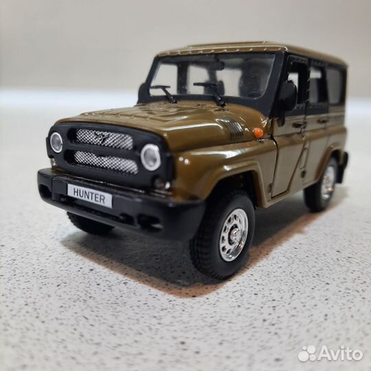 Модель автомобиля 1:43 УАЗ Hunter