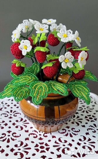 Ягодки из бисера