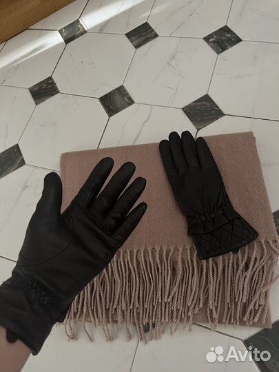 Бежевый/розовый шарф, перчатки кожа