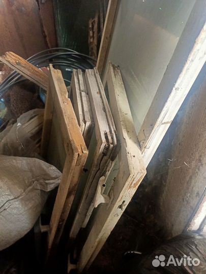 Старые оконные рамы