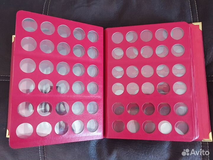 Обложка альбома для юбилейных монет России