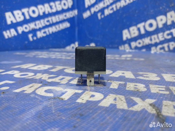 Реле Audi 80 седан 1990