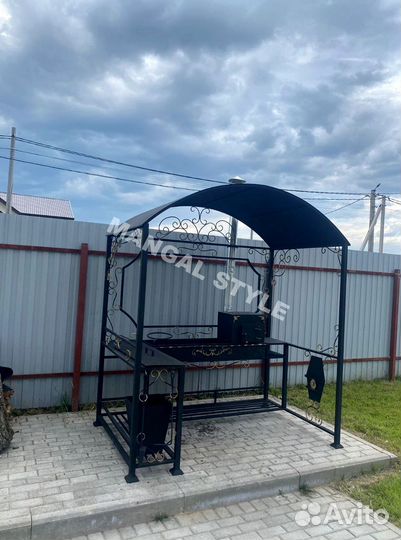Мангал с крышей