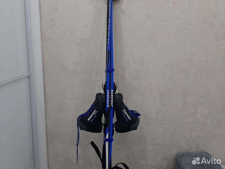 Беговые лыжи, палки, ботинки