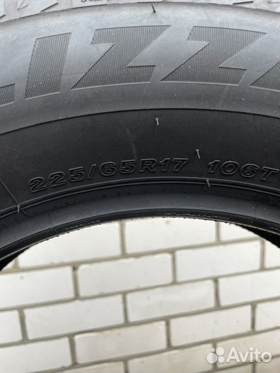 Bridgestone Blizzak Spike-02 2.25/65 R17 106T