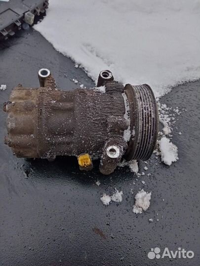 Компрессор кондиционера Peugeot 206 1.4 i KFW