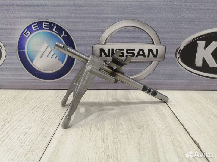 Вилка пятой передачи переключения скорости Renault