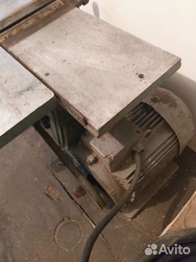 Деревообрабатывающий станок