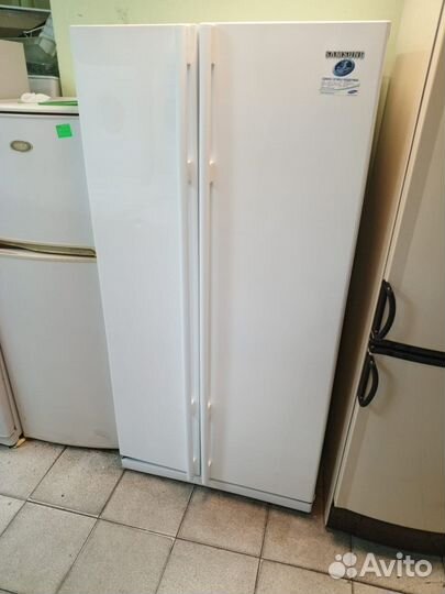Холодильник Samsung side-by-side