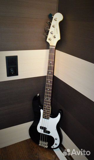 Бас-гитара (новая) + аксессуары
