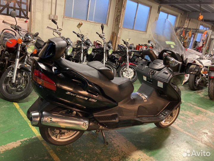 Максискутер Suzuki Burgman (SkyWave) 650