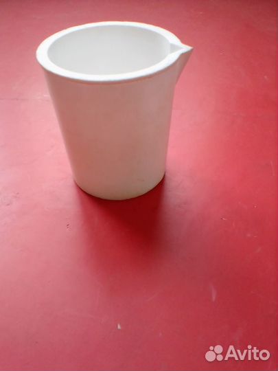 Стакан с носиком 100 мл фторопласт, с отверстиями