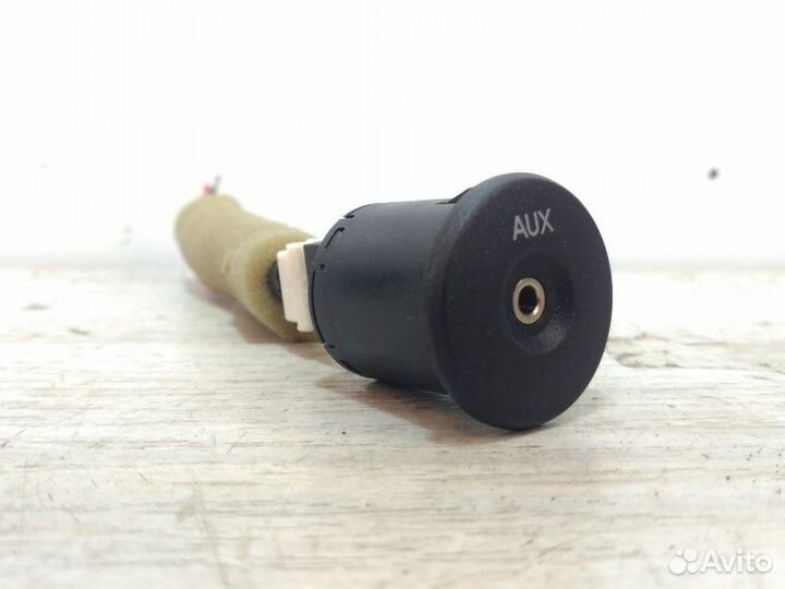 Разъем аудиосистемы передний Nissan Note E11