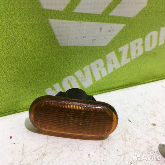 Повторитель на крыло желтый Рено Клио 2 Симбол