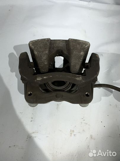 Суппорт передний правый bmw 5 g30