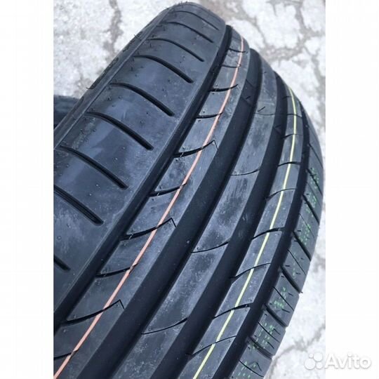 Tracmax X-Privilo TX3 275/40 R19