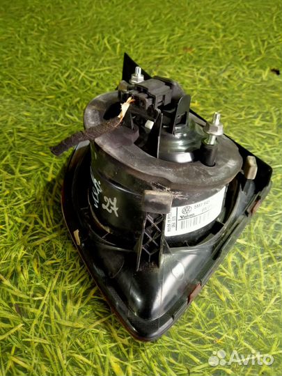 Фонарь задний внутренний левый VW golf plus 2009г