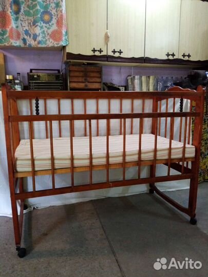 Детская кроватка