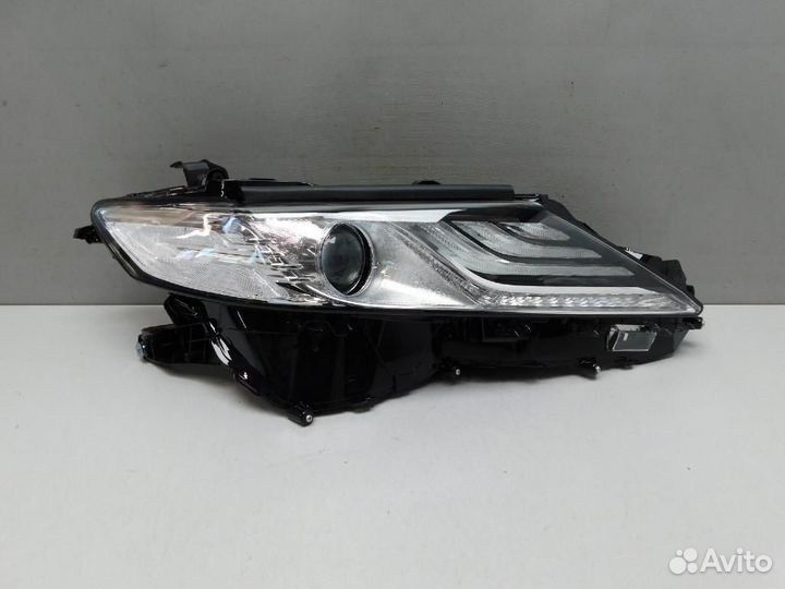 Фара правая Toyota Camry