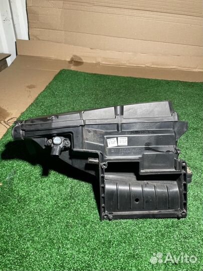 Корпус воздушного фильтра Mercedes-Benz C-Class